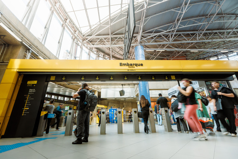 Esoaço de acesso ao metro CCR